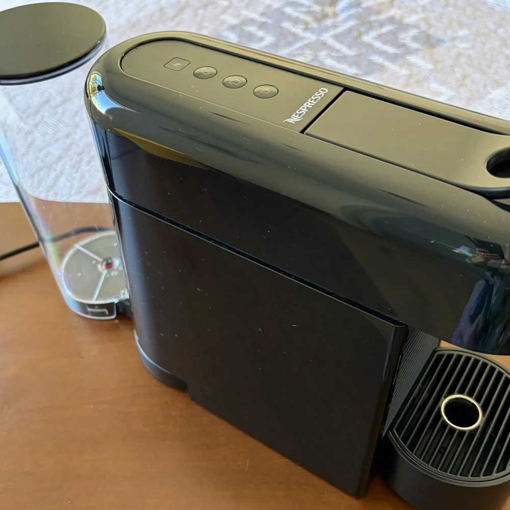 Nespresso Delonghi Glossy Black Espresso Maker - Picture 1 of 6